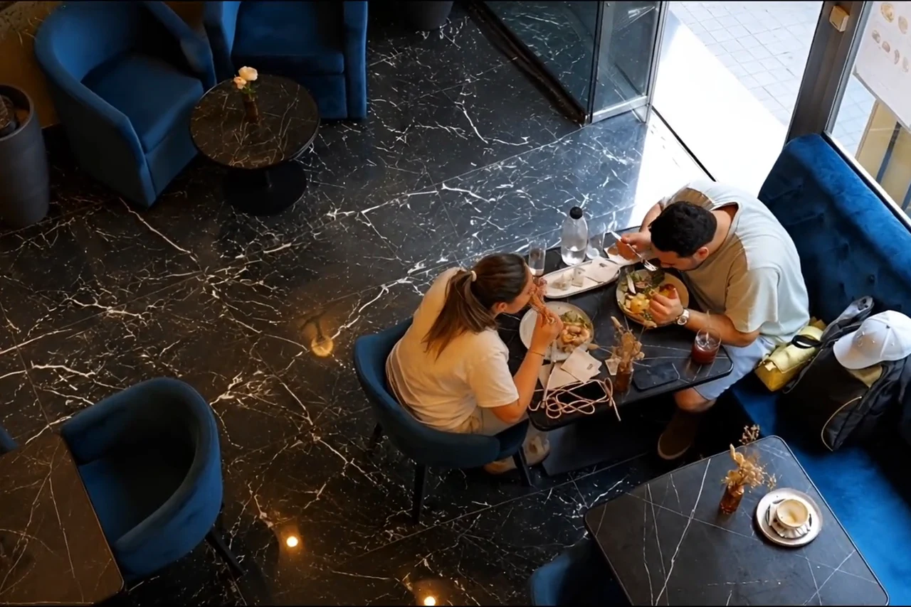 Un momento compartido en el interior de XO Brunch